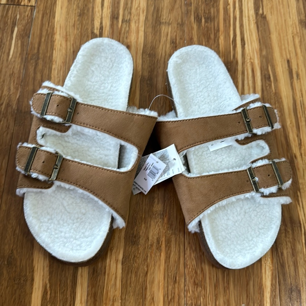 BNWT GAP Kids Sherpa Sandals